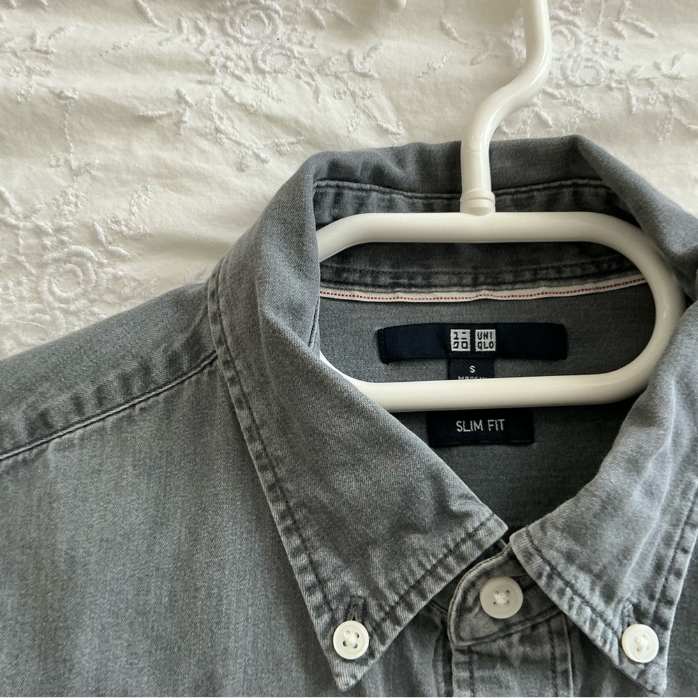 Uniqlo Casual Button-Up Shirt - Charcoal Gray - Picture 3 of 4